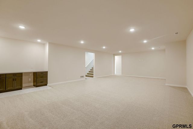 20137 R Street, Omaha, NE 68135