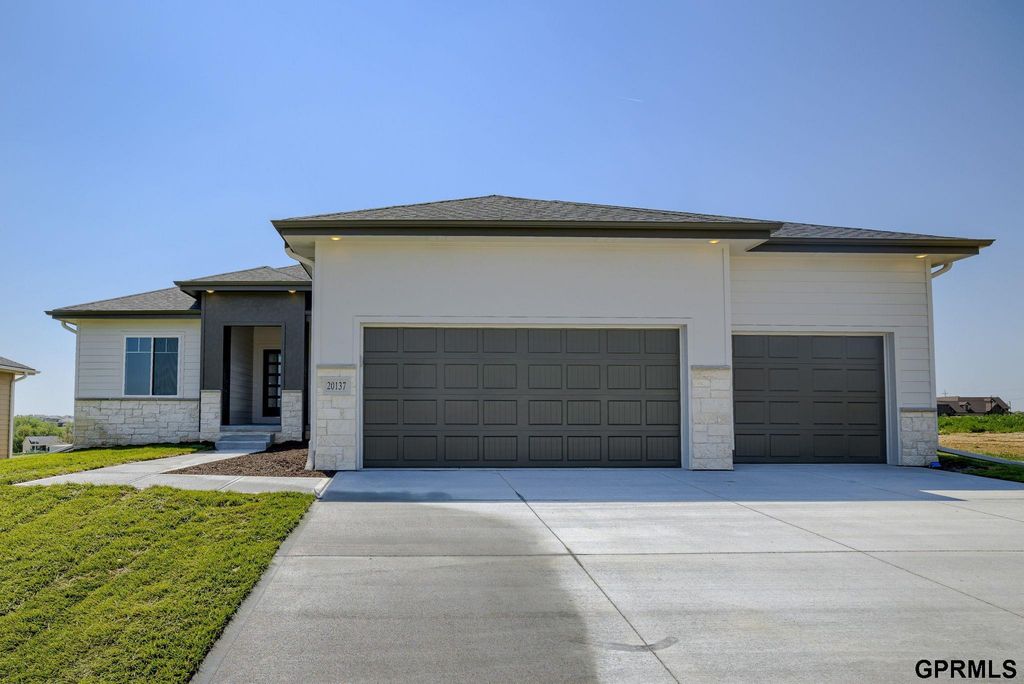 20137 R Street, Omaha, NE 68135