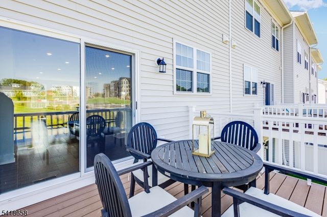 11 Bedford Way, East Hanover Twp., NJ 07936