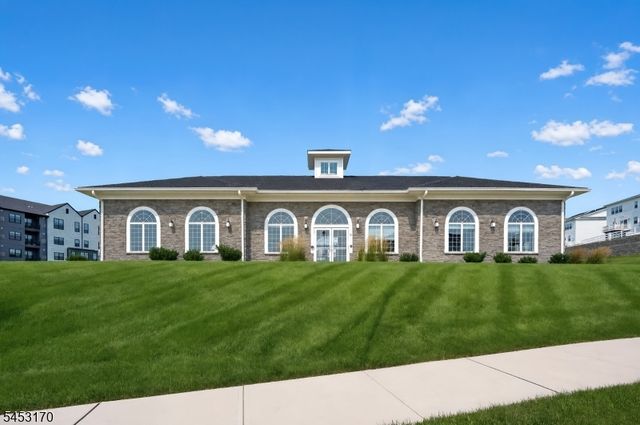 11 Bedford Way, East Hanover Twp., NJ 07936