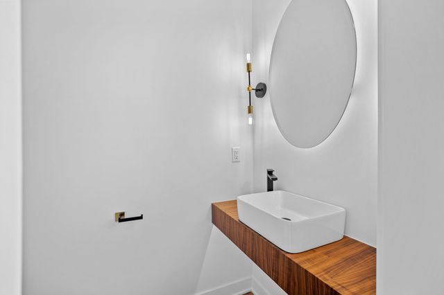 508 Indianola Road 2, Des Moines, IA 50315