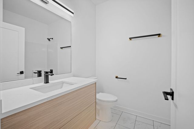 508 Indianola Road 2, Des Moines, IA 50315