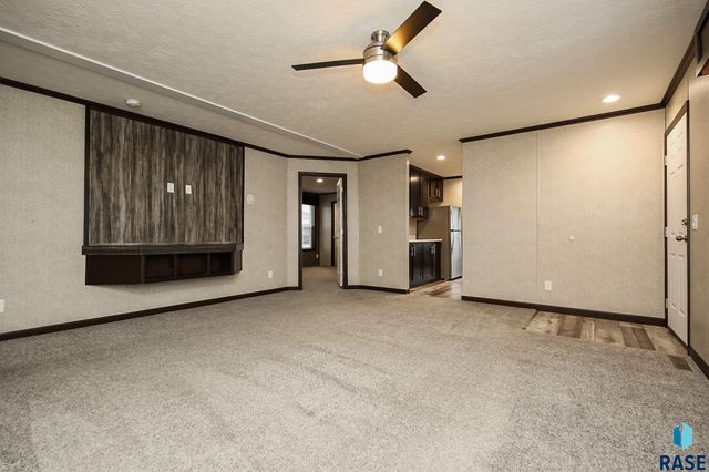 6006 S Prestwick Pl, Sioux Falls, SD 57106