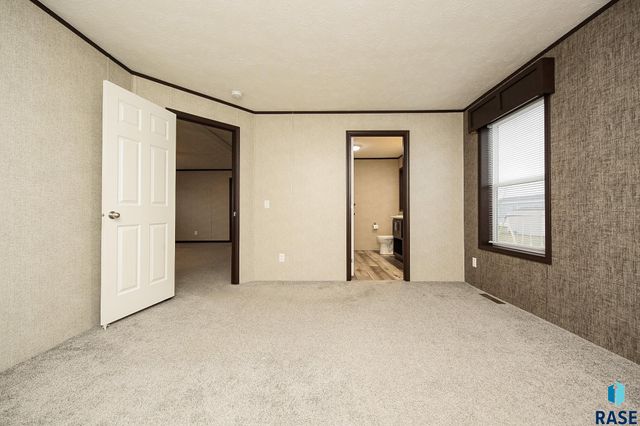6006 S Prestwick Pl, Sioux Falls, SD 57106
