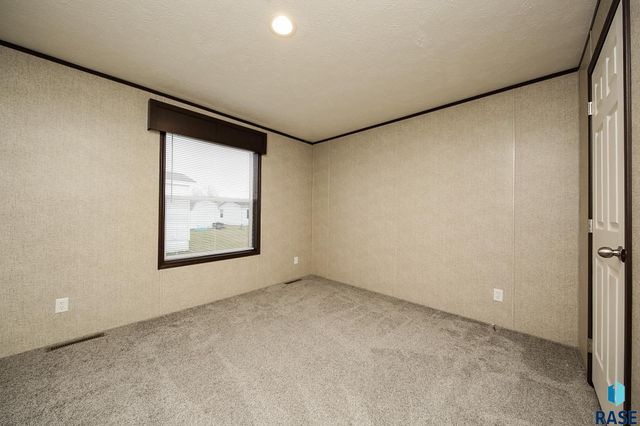 6006 S Prestwick Pl, Sioux Falls, SD 57106