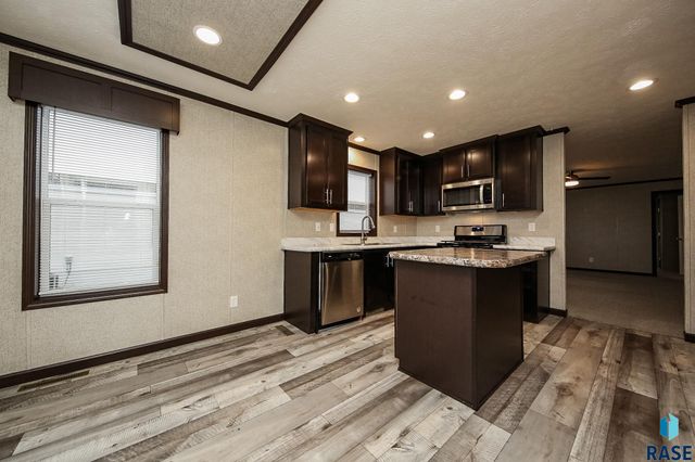 6006 S Prestwick Pl, Sioux Falls, SD 57106