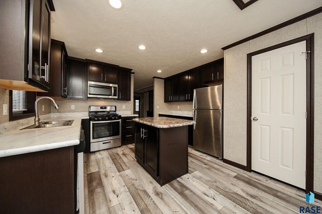6006 S Prestwick Pl, Sioux Falls, SD 57106
