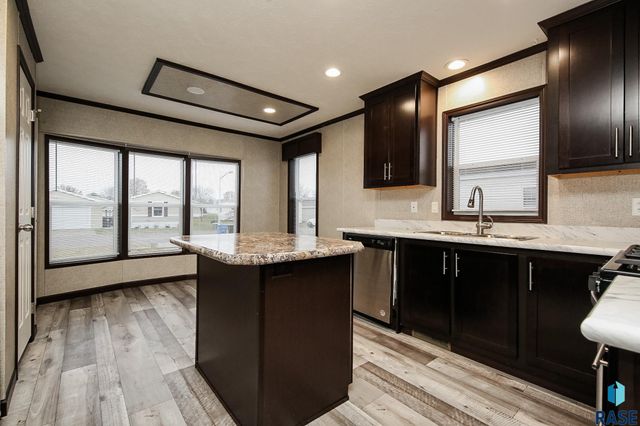 6006 S Prestwick Pl, Sioux Falls, SD 57106
