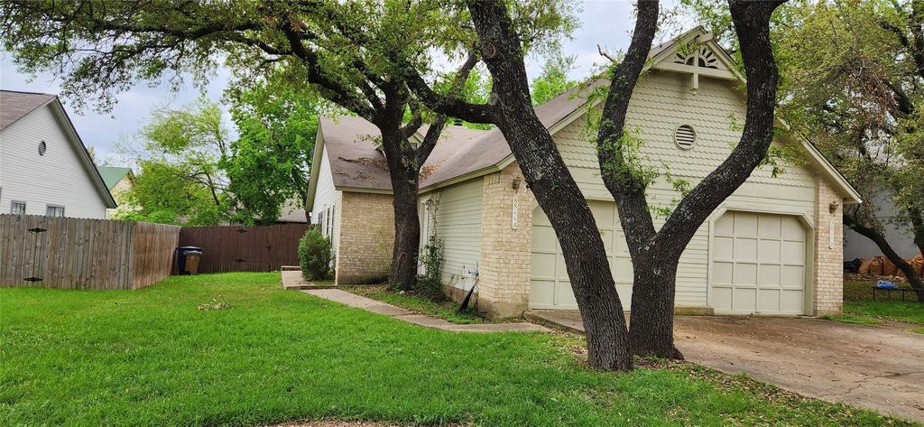 8811 Clearbrook TRL A left, Austin, TX 78729