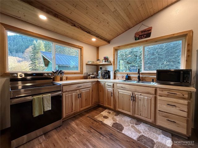 128 Kauer Road, Randle, WA 98377