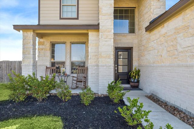 7207 Hillside Avenue, Mont Belvieu, TX 77523