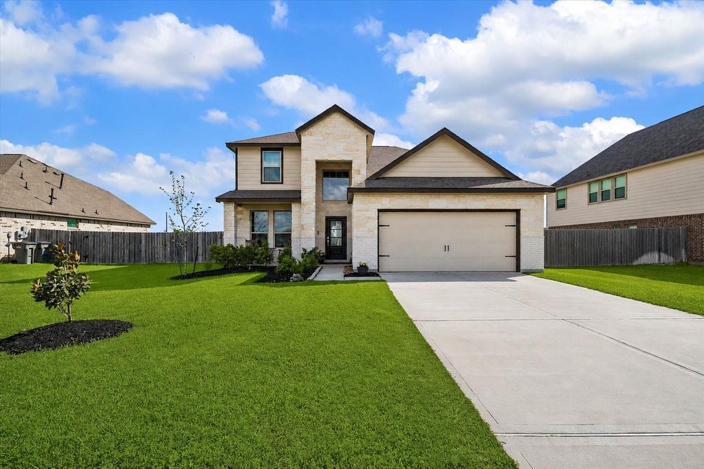 7207 Hillside Avenue, Mont Belvieu, TX 77523