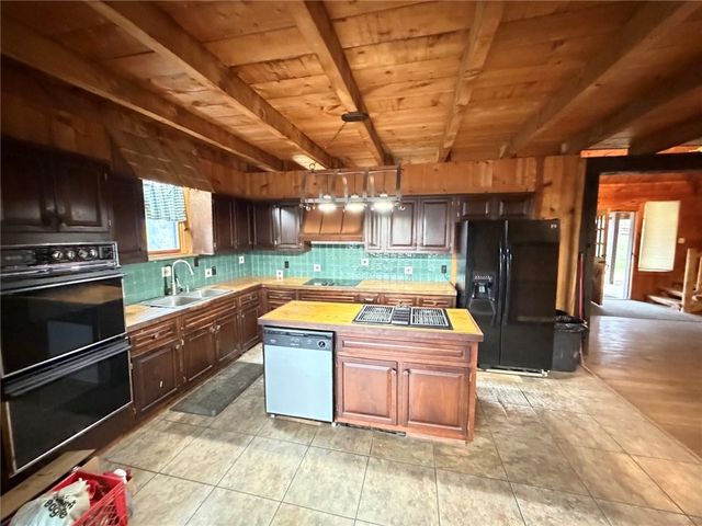 189 Seal Rd, Somerset Twp, PA 15330