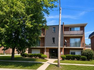 653 Chappel Avenue 1N, Calumet City, IL 60409