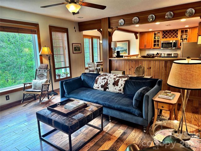 222 Creekside Way D201, Burnsville, NC 28714