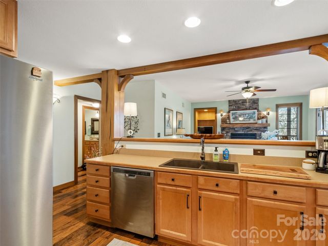 222 Creekside Way D201, Burnsville, NC 28714