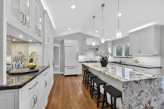 401 Steeplechase Lane, Frontenac, MO 63131