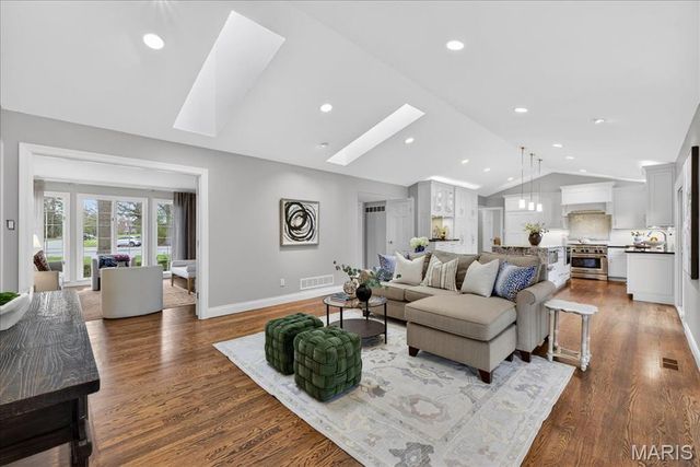 401 Steeplechase Lane, Frontenac, MO 63131