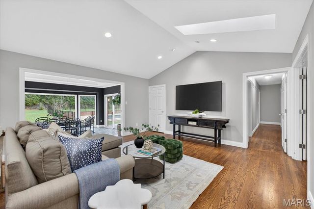 401 Steeplechase Lane, Frontenac, MO 63131