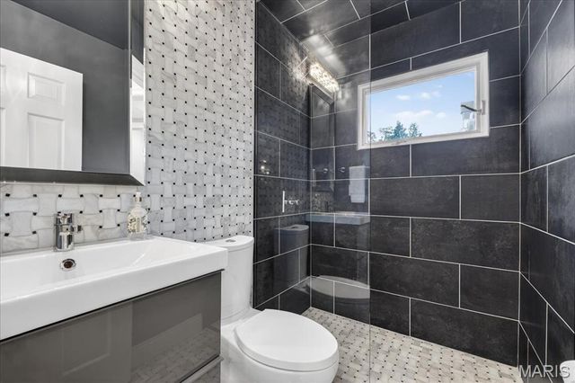 401 Steeplechase Lane, Frontenac, MO 63131