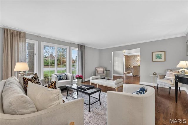 401 Steeplechase Lane, Frontenac, MO 63131