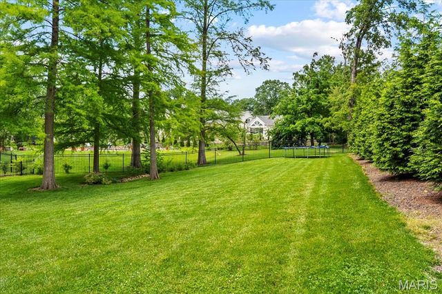 401 Steeplechase Lane, Frontenac, MO 63131