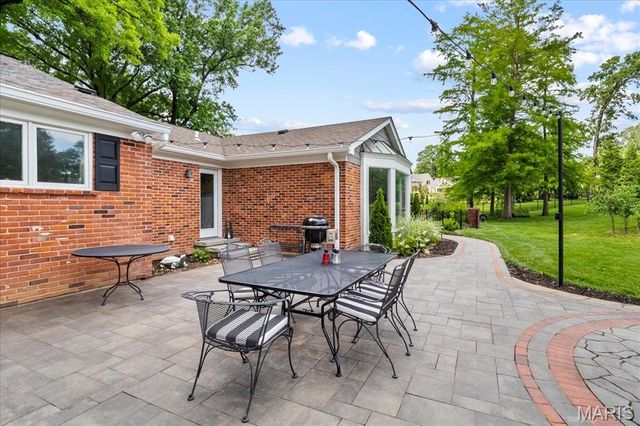 401 Steeplechase Lane, Frontenac, MO 63131