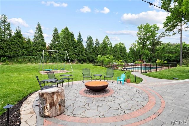 401 Steeplechase Lane, Frontenac, MO 63131