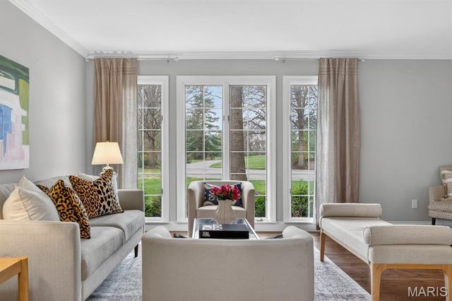 401 Steeplechase Lane, Frontenac, MO 63131