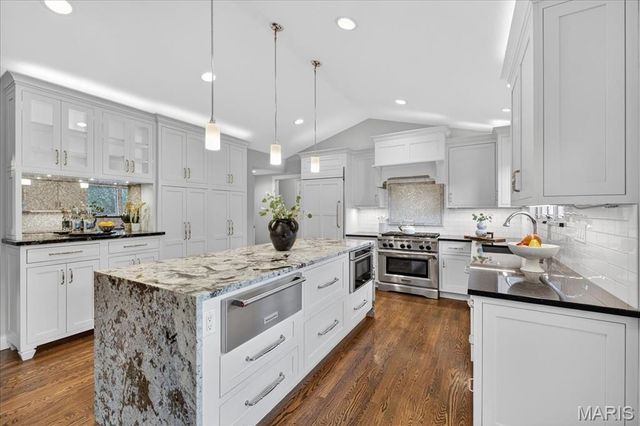 401 Steeplechase Lane, Frontenac, MO 63131