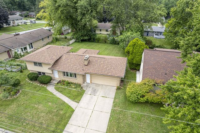 4545 Bonnie Avenue, Kentwood, MI 49508