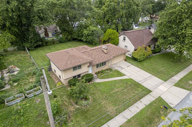 4545 Bonnie Avenue, Kentwood, MI 49508