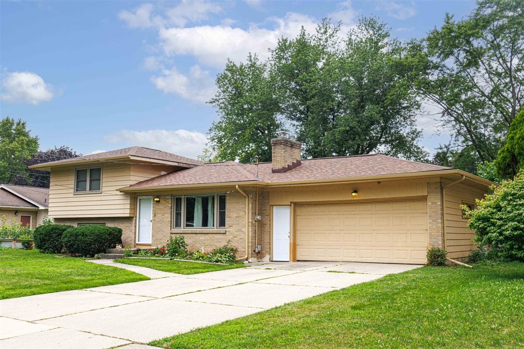 4545 Bonnie Avenue, Kentwood, MI 49508