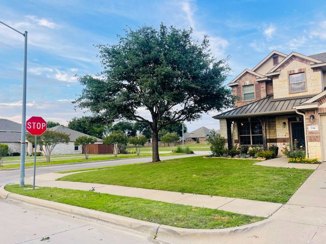 516 Angela Lane, Euless, TX 76039