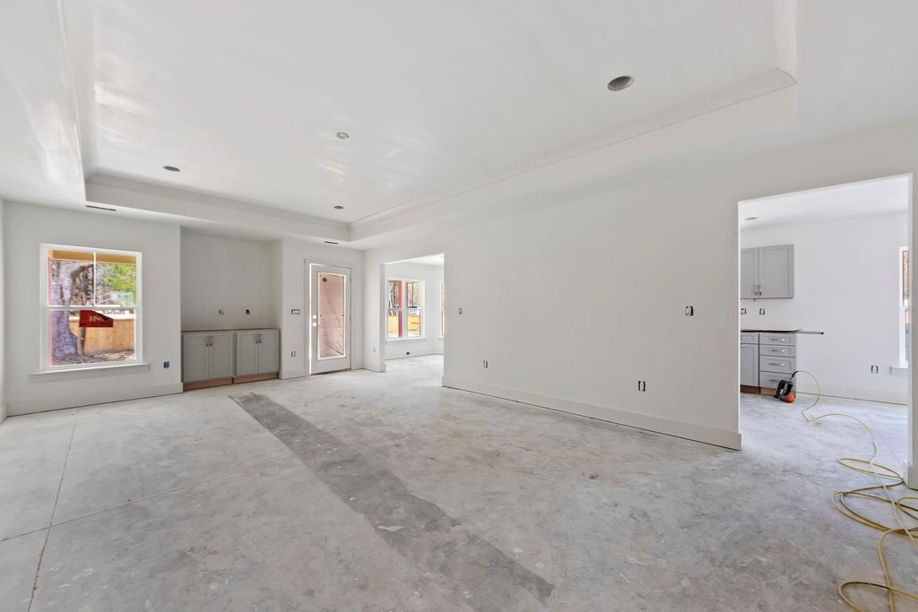 Image 10 of property listing at Address unavailable.