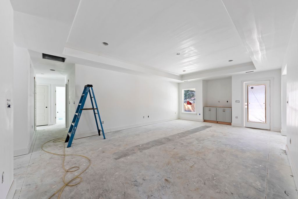 Image 11 of property listing at Address unavailable.