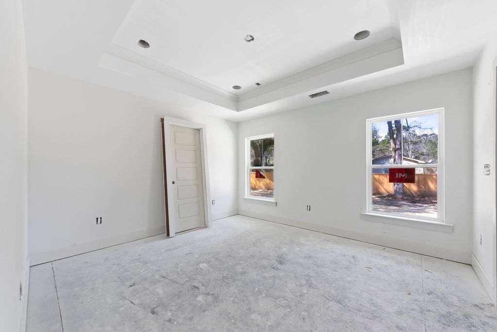 Image 15 of property listing at Address unavailable.