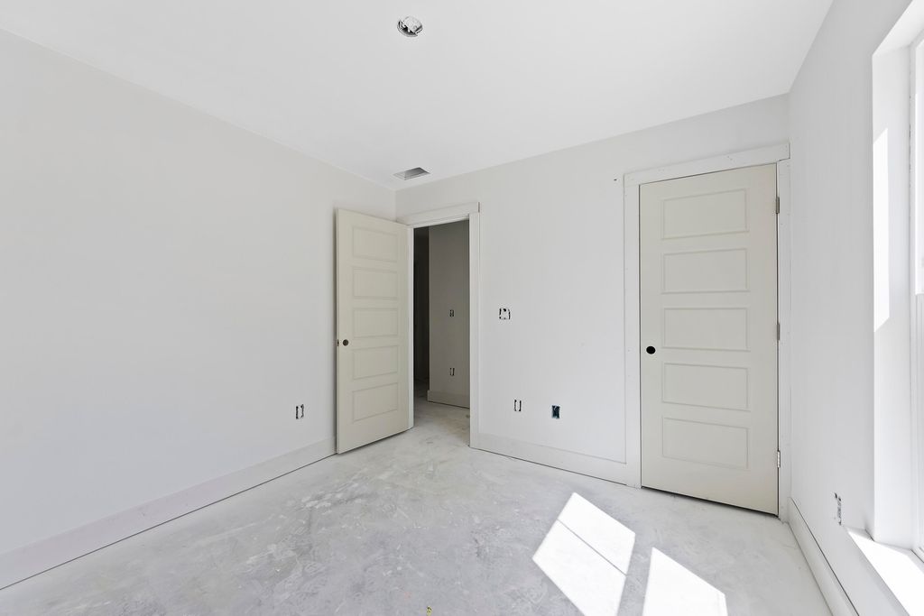 Image 17 of property listing at Address unavailable.