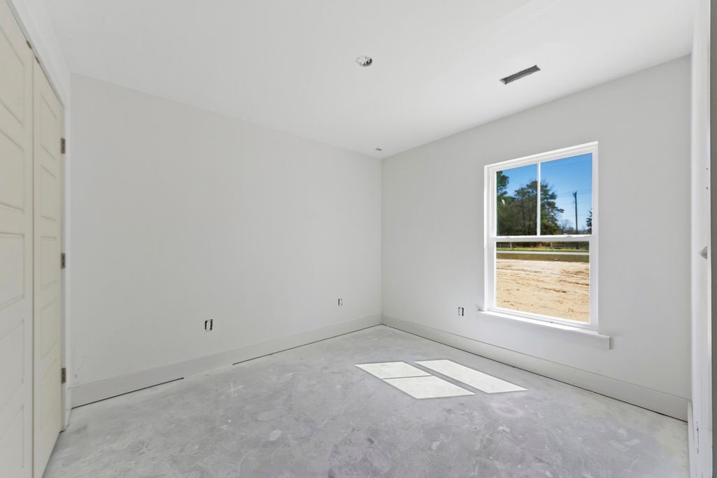 Image 19 of property listing at Address unavailable.