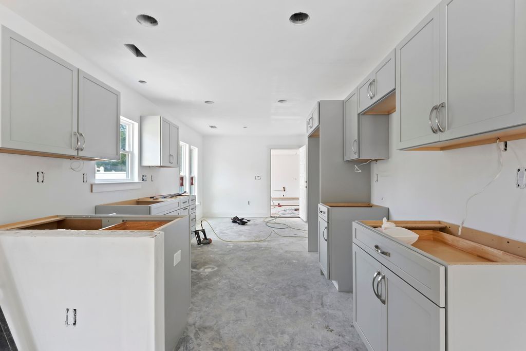 Image 7 of property listing at Address unavailable.