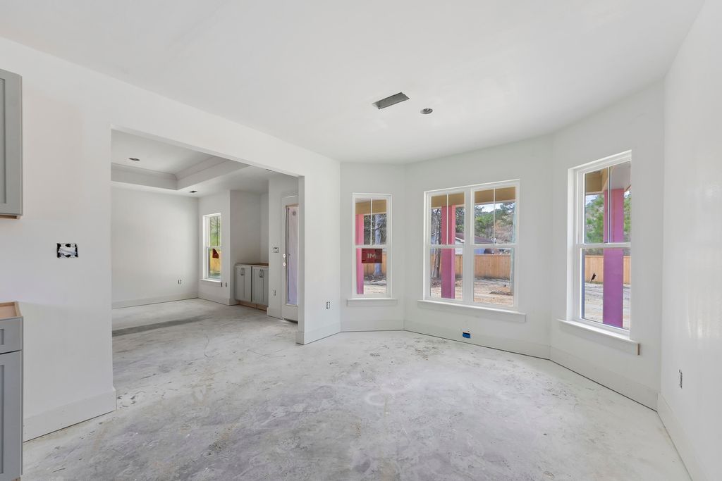 Image 9 of property listing at Address unavailable.