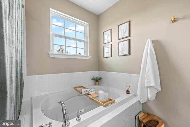 1909 ALAMINGO DR, Quakertown, PA 18951