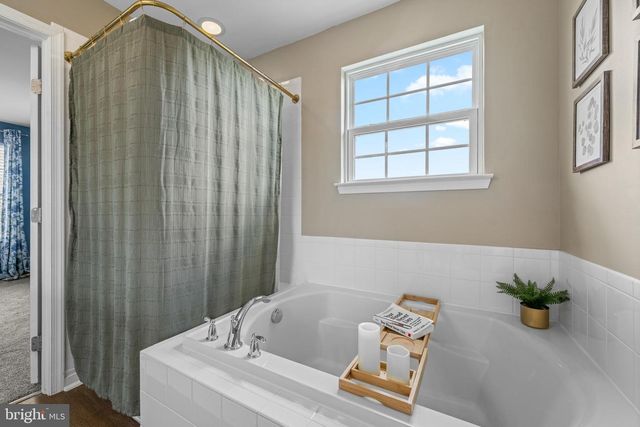1909 ALAMINGO DR, Quakertown, PA 18951