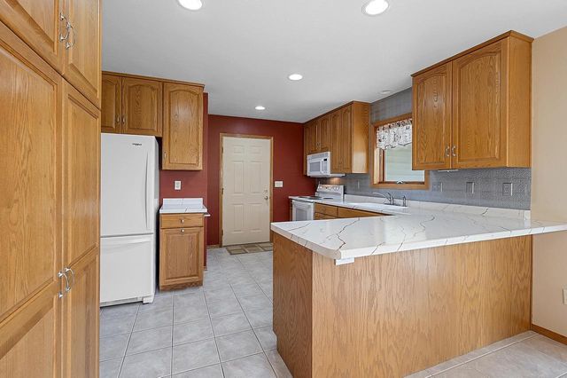 2298 LOST DAUPHIN ROAD, De Pere, WI 54115