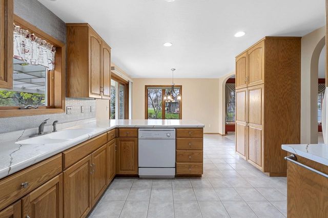 2298 LOST DAUPHIN ROAD, De Pere, WI 54115