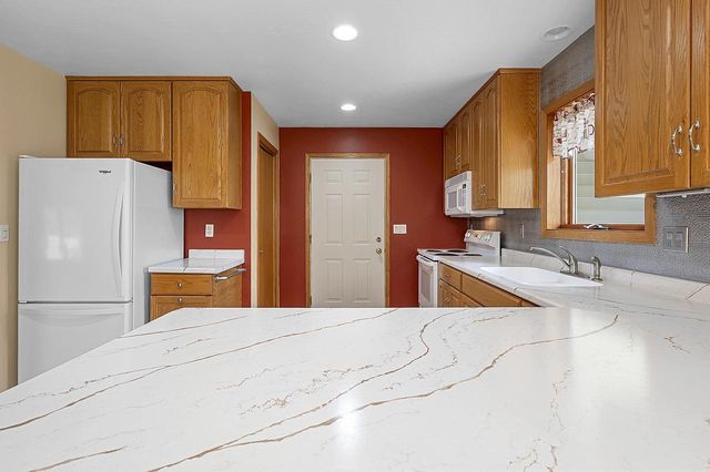 2298 LOST DAUPHIN ROAD, De Pere, WI 54115