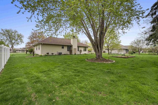 2298 LOST DAUPHIN ROAD, De Pere, WI 54115