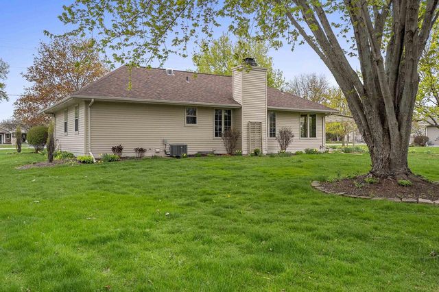 2298 LOST DAUPHIN ROAD, De Pere, WI 54115