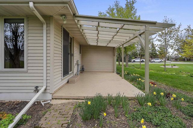2298 LOST DAUPHIN ROAD, De Pere, WI 54115