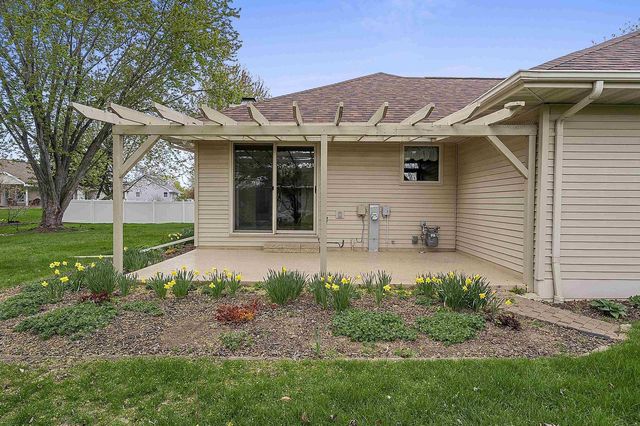 2298 LOST DAUPHIN ROAD, De Pere, WI 54115